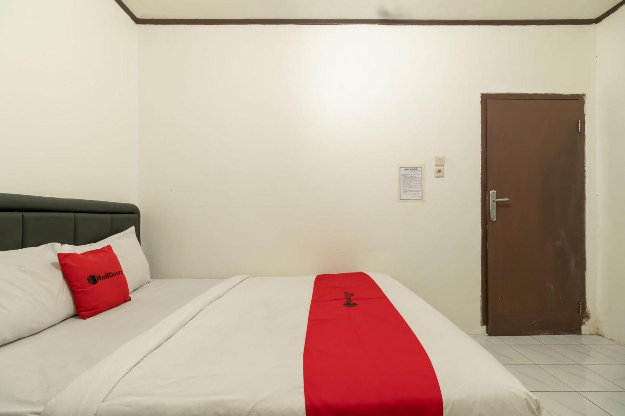 Reddoorz Near Pondok Indah Water Park Джакарта Екстер'єр фото