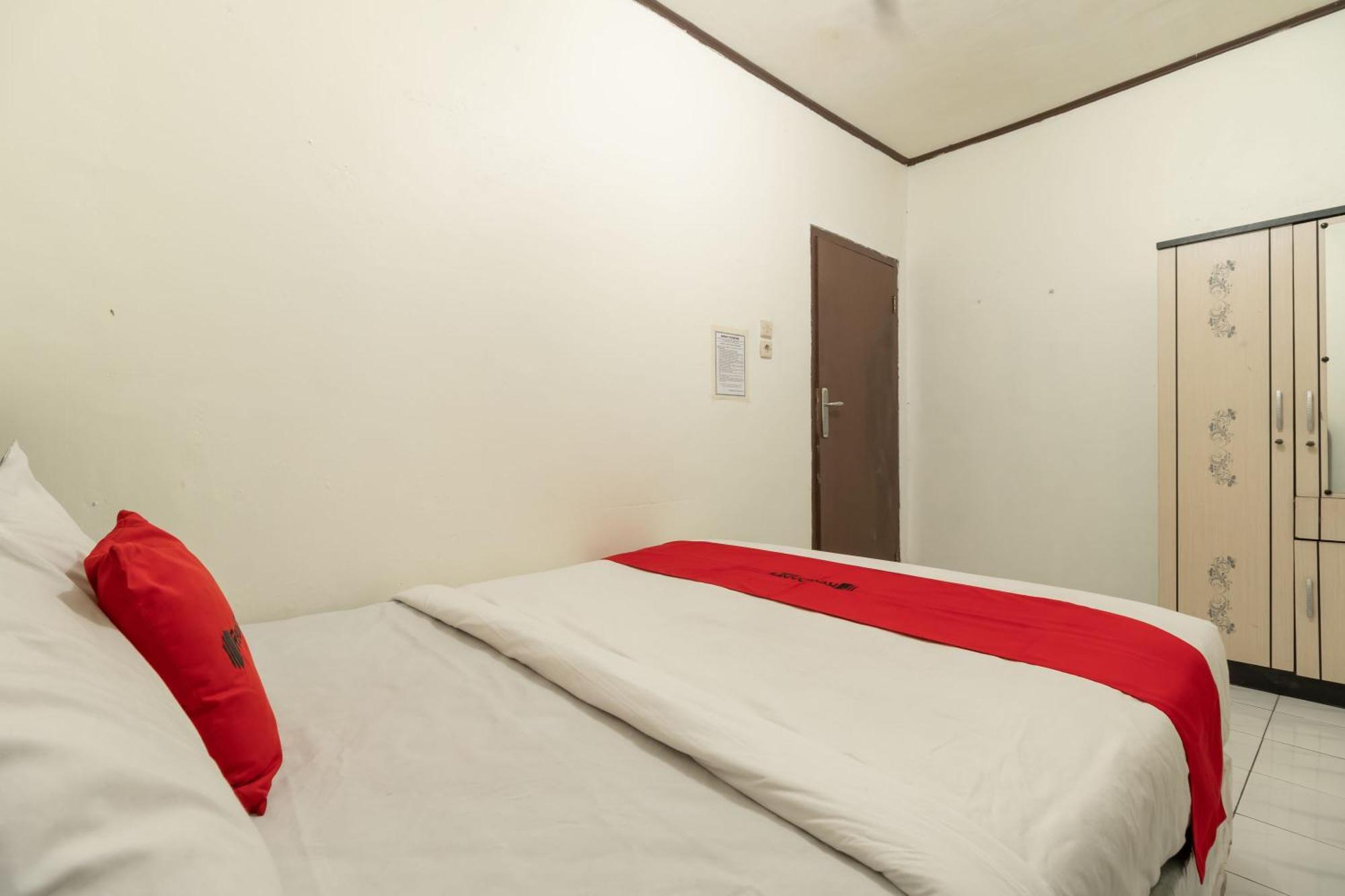 Reddoorz Near Pondok Indah Water Park Джакарта Екстер'єр фото