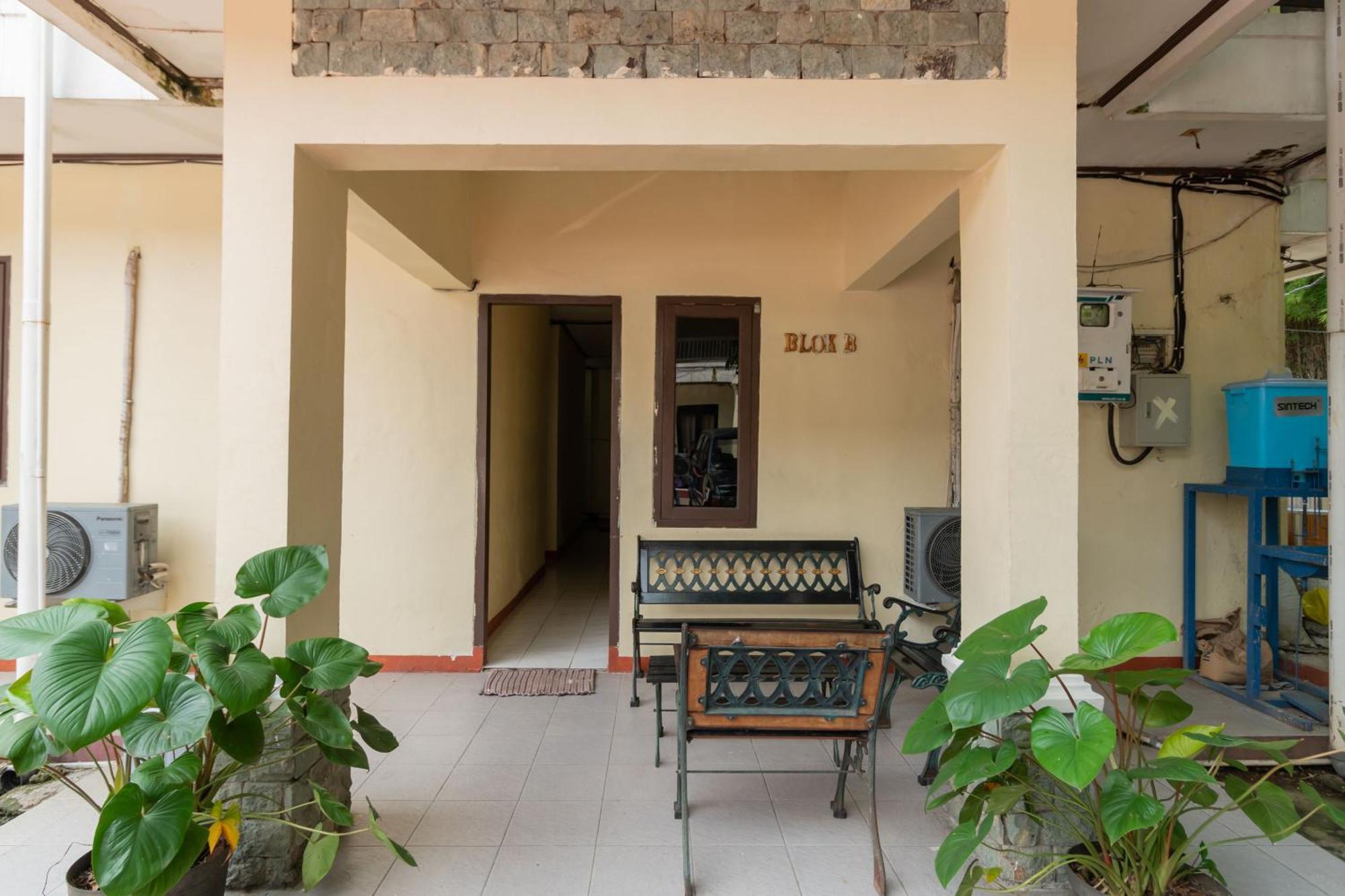 Reddoorz Near Pondok Indah Water Park Джакарта Екстер'єр фото
