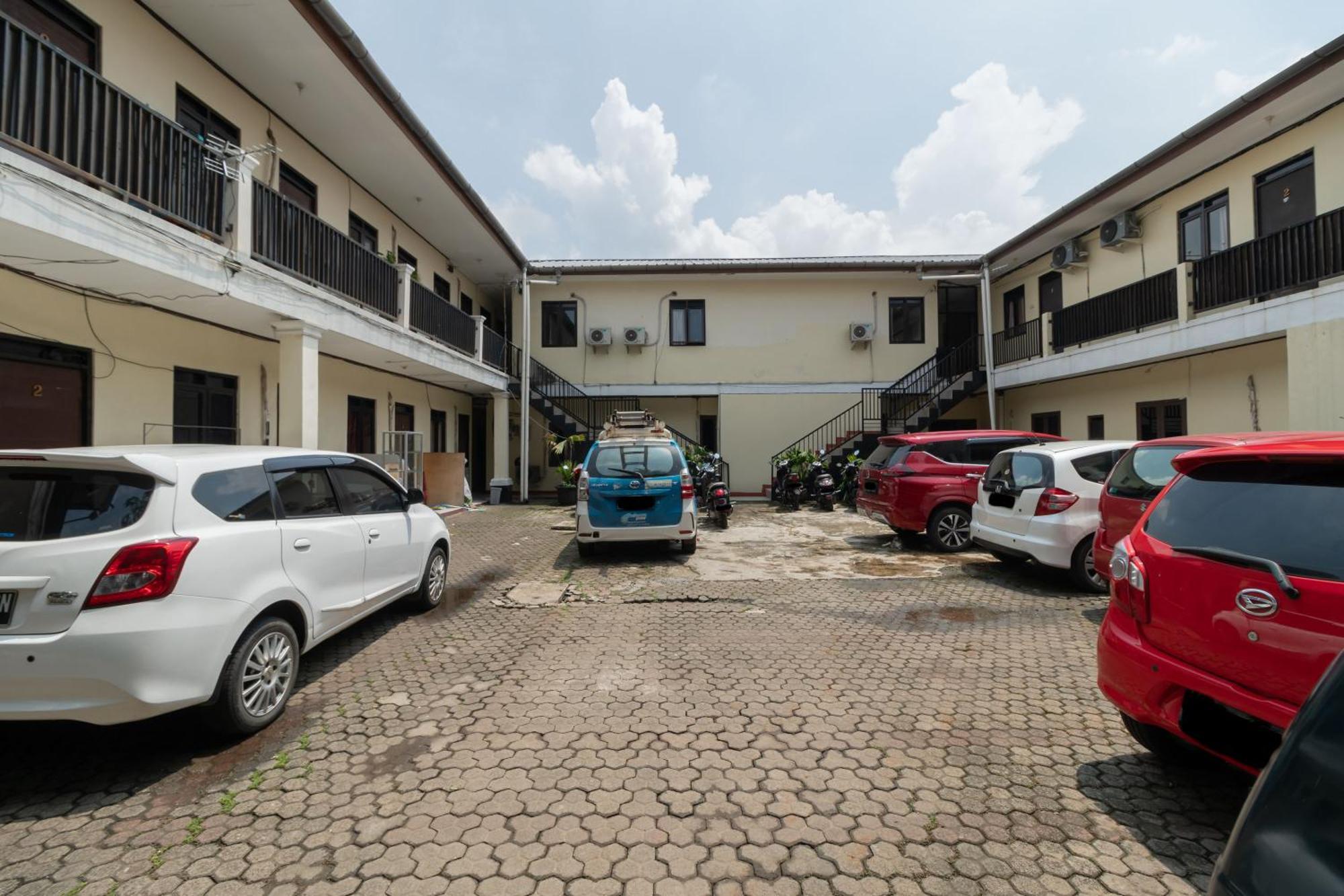 Reddoorz Near Pondok Indah Water Park Джакарта Екстер'єр фото