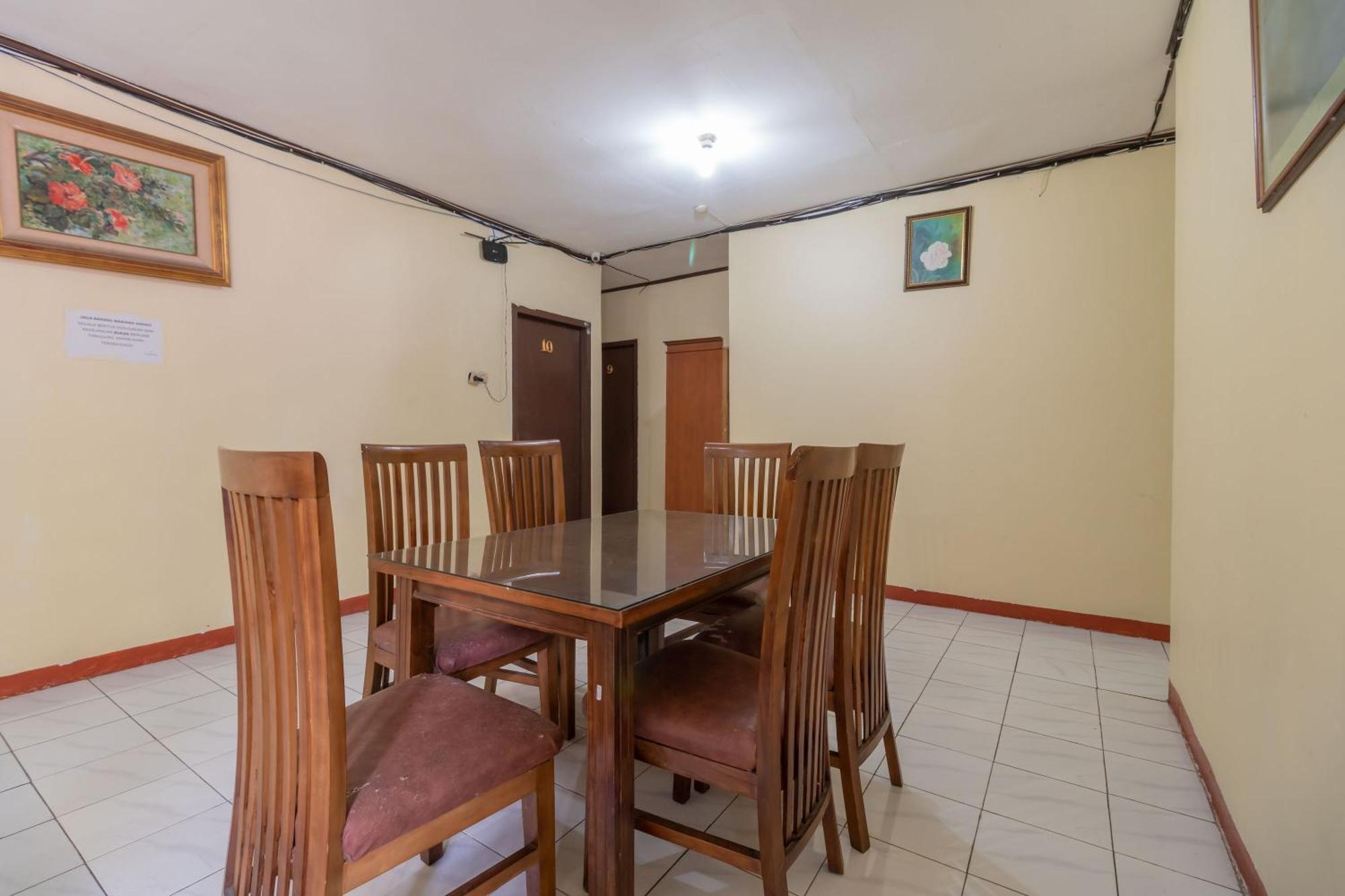 Reddoorz Near Pondok Indah Water Park Джакарта Екстер'єр фото